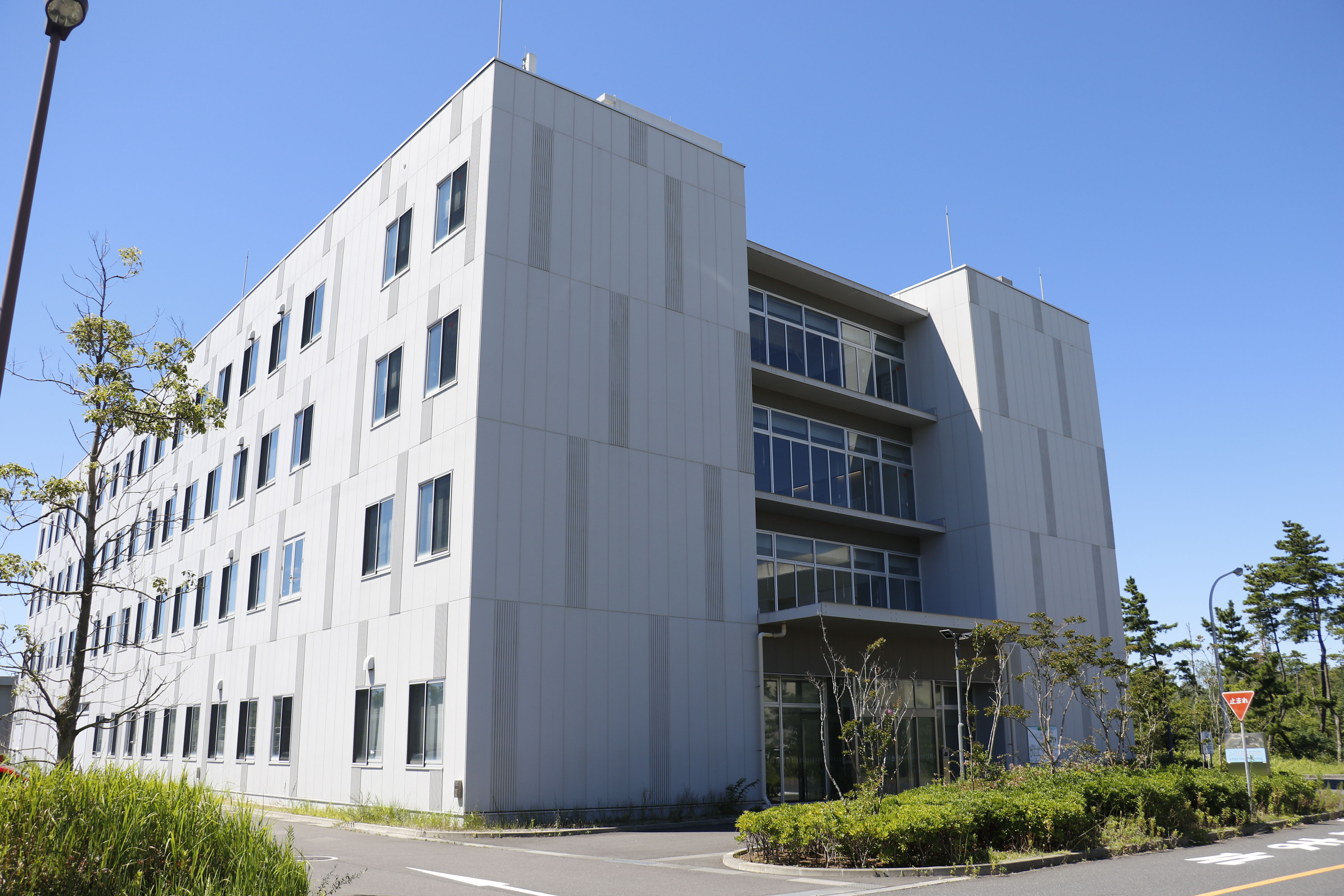 J-PARC Research Building【4-004】