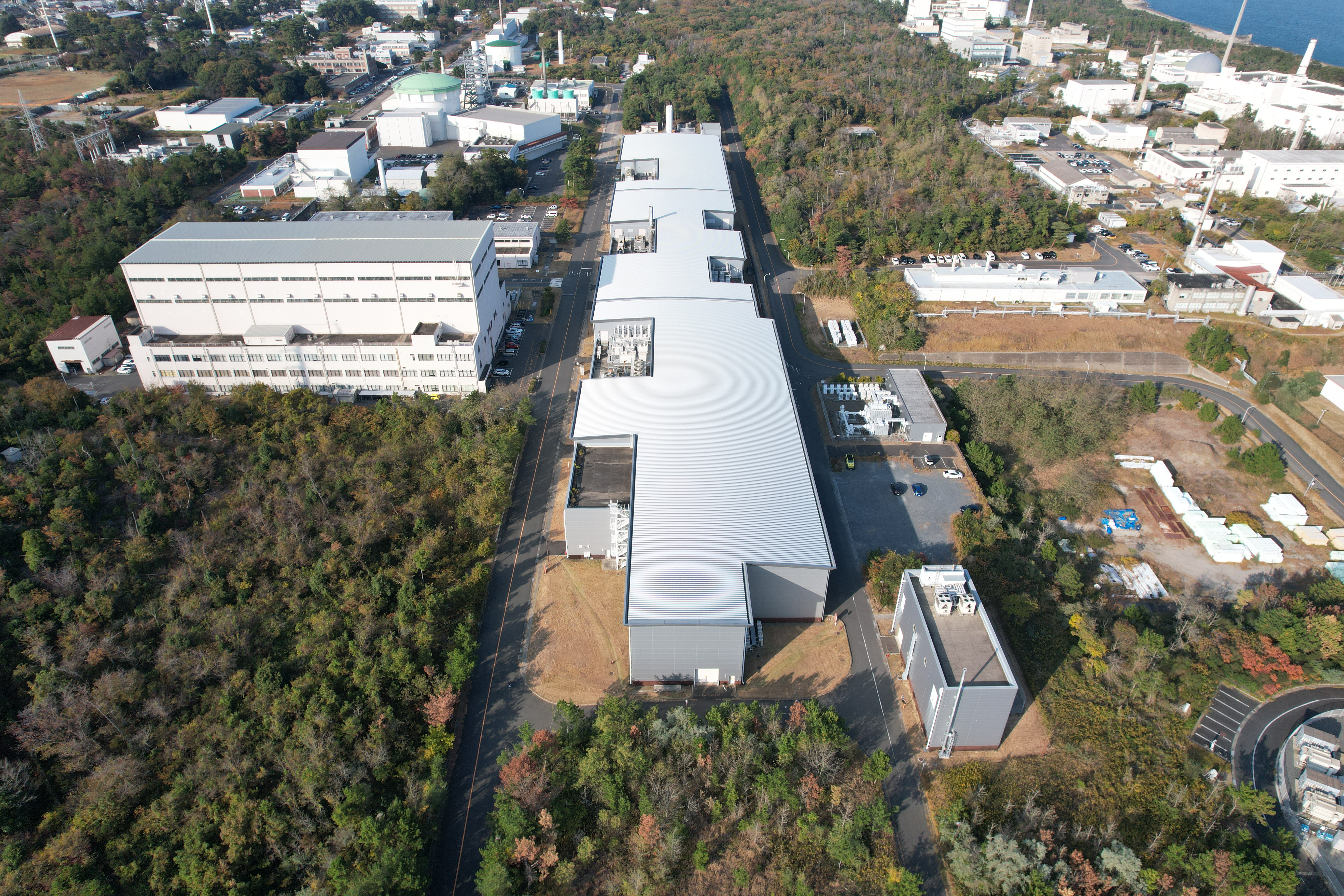 View of the LINAC Building (South Side)【4-042】