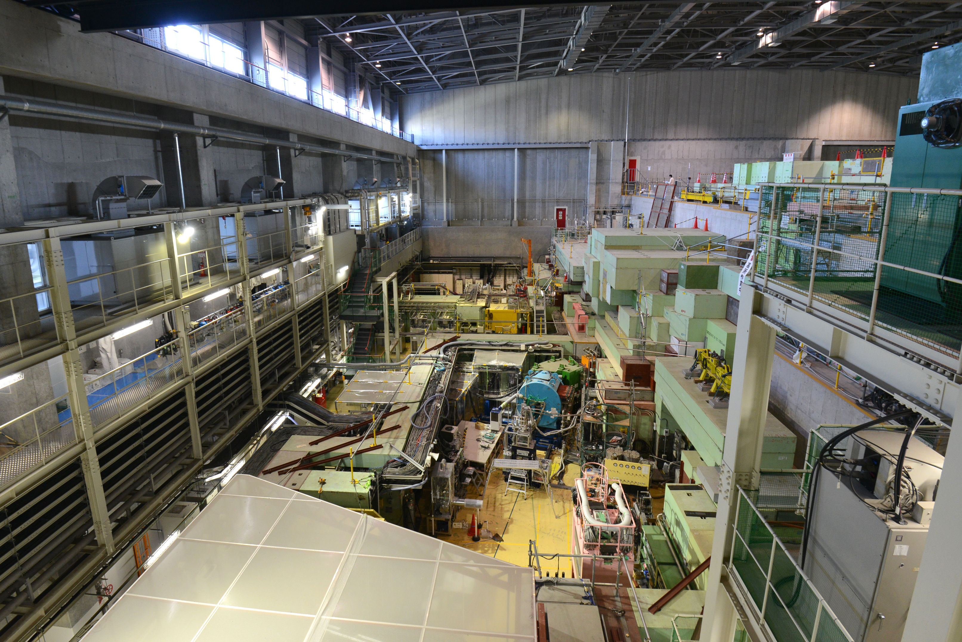 The north side of the Hadron Experimental Hall【2-006】