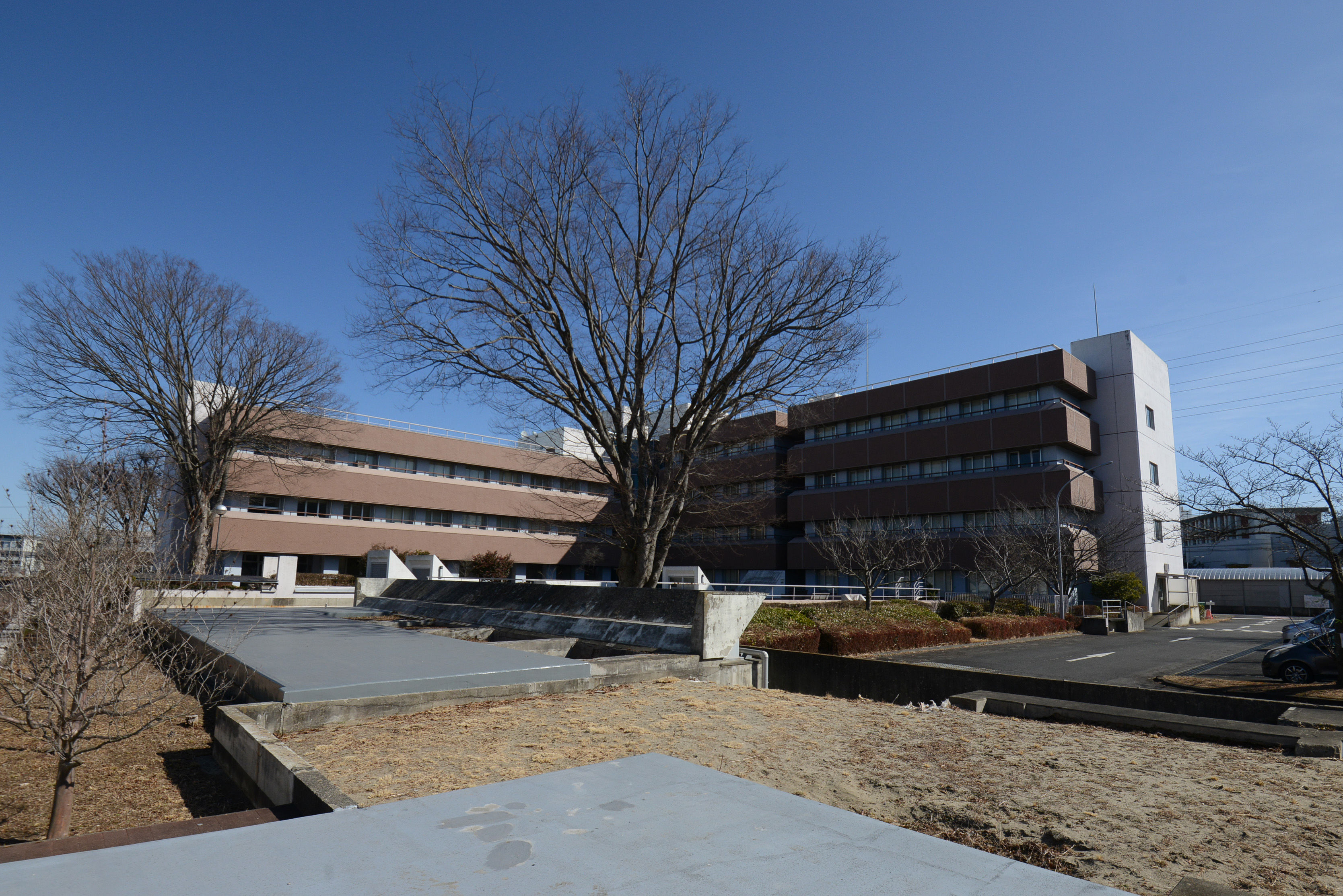 KEK Tokai Bldg. 1 (the south side)【4-016】