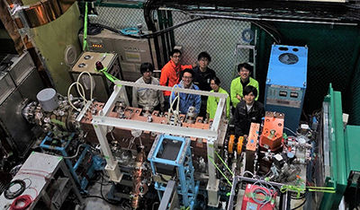 Yuki Sue and Mai Yotsuzuka, graduate students at Nagoya University, develop bunch-width monitor for beams, indispensable for realizing high-quality muon beams